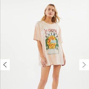 UO Oversized graphic tee